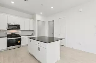 6710 Alejandro Pl, Baytown, TX 77523 - Photo 7