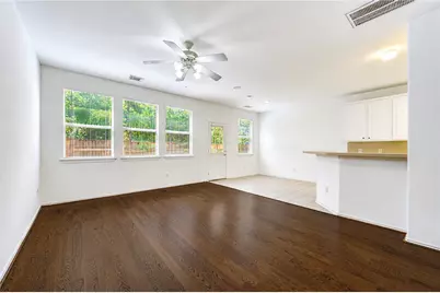 225 E Summerhaze, The Woodlands, TX 77382 - Photo 7