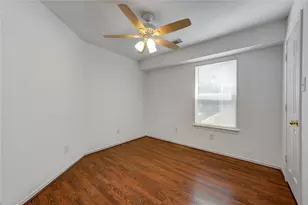 225 E Summerhaze, The Woodlands, TX 77382 - Photo 35