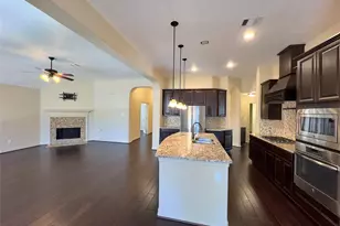179 Hearthshire Cir, The Woodlands, TX 77354 - Photo 11