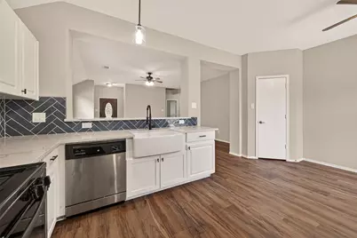 9418 Belleclaire Lane, Houston, TX 77044 - Photo 17