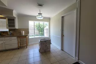 9322 Fairdale Ln, Houston, TX 77063 - Photo 7