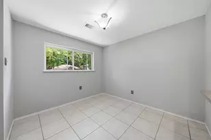 99 Summer Crest Cir, The Woodlands, TX 77381 - Photo 5