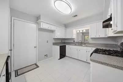 99 Summer Crest Circle, The Woodlands, TX 77381 - Photo 7