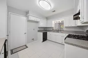 99 Summer Crest Cir, The Woodlands, TX 77381 - Photo 7