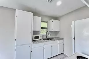 3021 Sycamore Ave, Bay City, TX 77414 - Photo 5