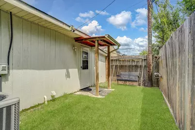 120 Fern Lane, Highlands, TX 77562 - Photo 35