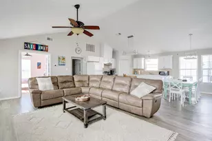 906 Meynig Dr, Crystal Beach, TX 77650 - Photo 11