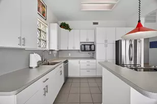 19075 E Kahala Dr, Galveston, TX 77554 - Photo 21