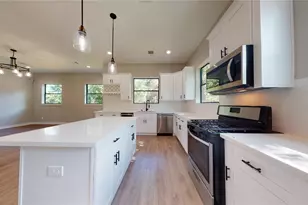 806 E 39th St, Houston, TX 77022 - Photo 5