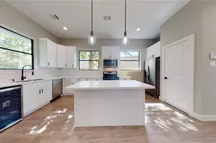 806 E 39th St, Houston, TX 77022 - Photo 11