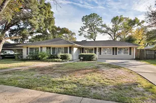 4809 Saxon St, Bellaire, TX 77401 - Photo 1