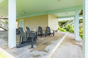 13817 Doubloon Ave, Galveston, TX 77554 - Photo 9