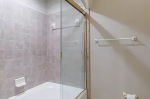 2400 McCue Rd, Houston, TX 77056 - Photo 9