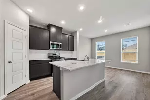 2107 Spring Hollow Dr, Baytown, TX 77521 - Photo 9