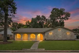 11306 Valley Spring Dr, Houston, TX 77043 - Photo 3