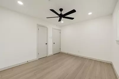 11306 Valley Spring Drive, Houston, TX 77043 - Photo 33