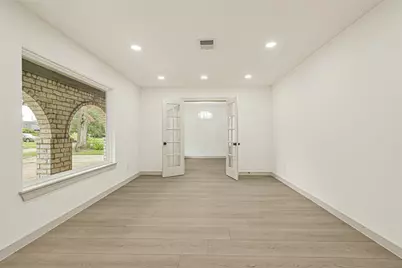 11306 Valley Spring Drive, Houston, TX 77043 - Photo 17