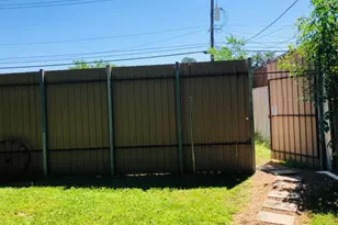 734-A McDaniel St, Houston, TX 77022 - Photo 23