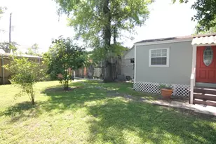 734-A McDaniel St, Houston, TX 77022 - Photo 3