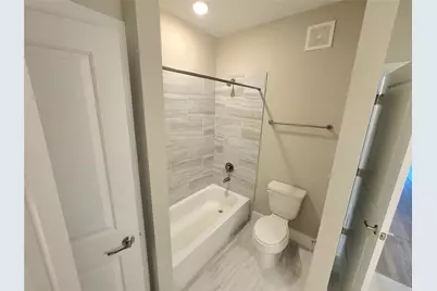 1620 Oak Tree Drive #1104, Houston, TX 77080 - Photo 9
