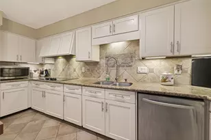 262 Sugar Berry Cir, Houston, TX 77024 - Photo 17