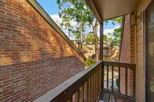 262 Sugar Berry Cir, Houston, TX 77024 - Photo 41