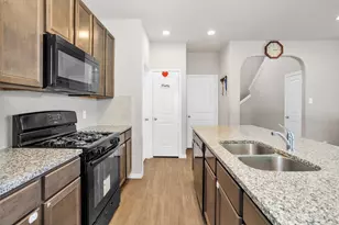 4318 McGregor Blf Ln, Conroe, TX 77304 - Photo 9