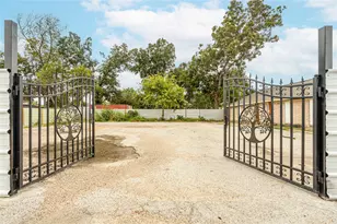 9535 Sweetwater Ln, Houston, TX 77037 - Photo 3