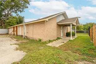 9535 Sweetwater Ln, Houston, TX 77037 - Photo 3
