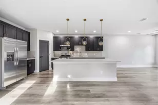 5326 Ridgeway Dr, Houston, TX 77033 - Photo 9