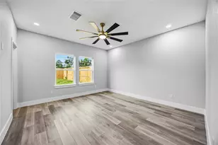 5326 Ridgeway Dr, Houston, TX 77033 - Photo 15
