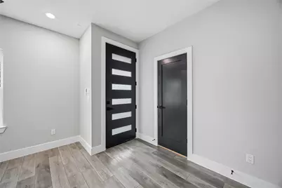 5326 Ridgeway Drive, Houston, TX 77033 - Photo 5