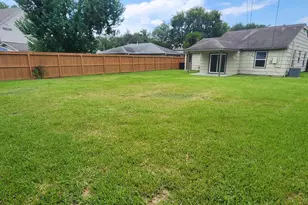 5501 Huisache St, Houston, TX 77081 - Photo 11