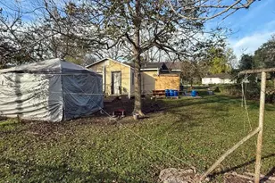 701 E Bernard St, West Columbia, TX 77486 - Photo 3