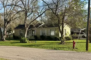 701 E Bernard St, West Columbia, TX 77486 - Photo 5