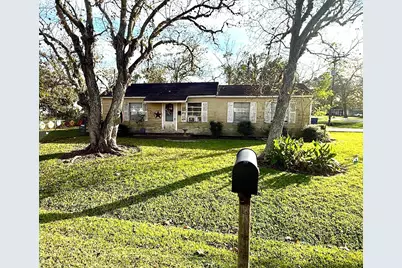 701 E Bernard Street, West Columbia, TX 77486 - Photo 1