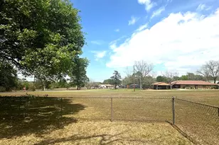 127 N Mechanic St, Bellville, TX 77418 - Photo 23