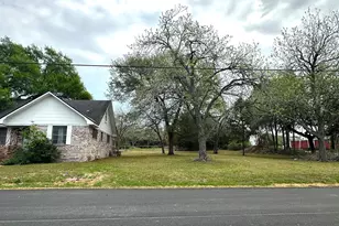 127 N Mechanic St, Bellville, TX 77418 - Photo 5
