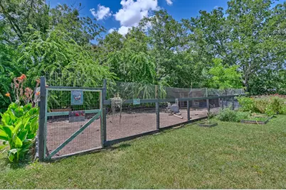 411 Bohlmann Avenue, Schulenburg, TX 78956 - Photo 13