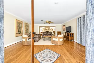 6211 Grovewood Ln, Houston, TX 77008 - Photo 5