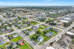 701 39th St, Galveston, TX 77550 - Photo 33
