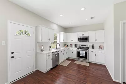 205 Oak Creek Circle, League City, TX 77573 - Photo 7