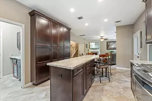 50 N Holly Laurel Cir, The Woodlands, TX 77382 - Photo 13