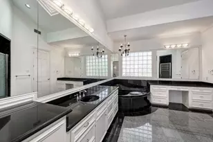 1221 Wynden Ct, Houston, TX 77056 - Photo 23