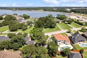 911 Sandy Beach Dr, Conroe, TX 77304 - Photo 45