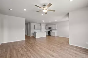 6726 Pebble Blf Ct, Cove, TX 77523 - Photo 9
