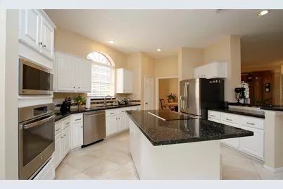 19 E Sunny Slope Circle, The Woodlands, TX 77381 - Photo 9