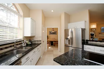 19 E Sunny Slope Circle, The Woodlands, TX 77381 - Photo 11