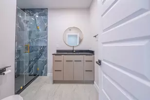 4202 Clay St, Houston, TX 77023 - Photo 19